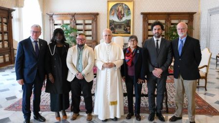 image:Image Papež Lev XIV. se poprvé setkal s oběťmi zneužívání a lidskoprávními aktivisty