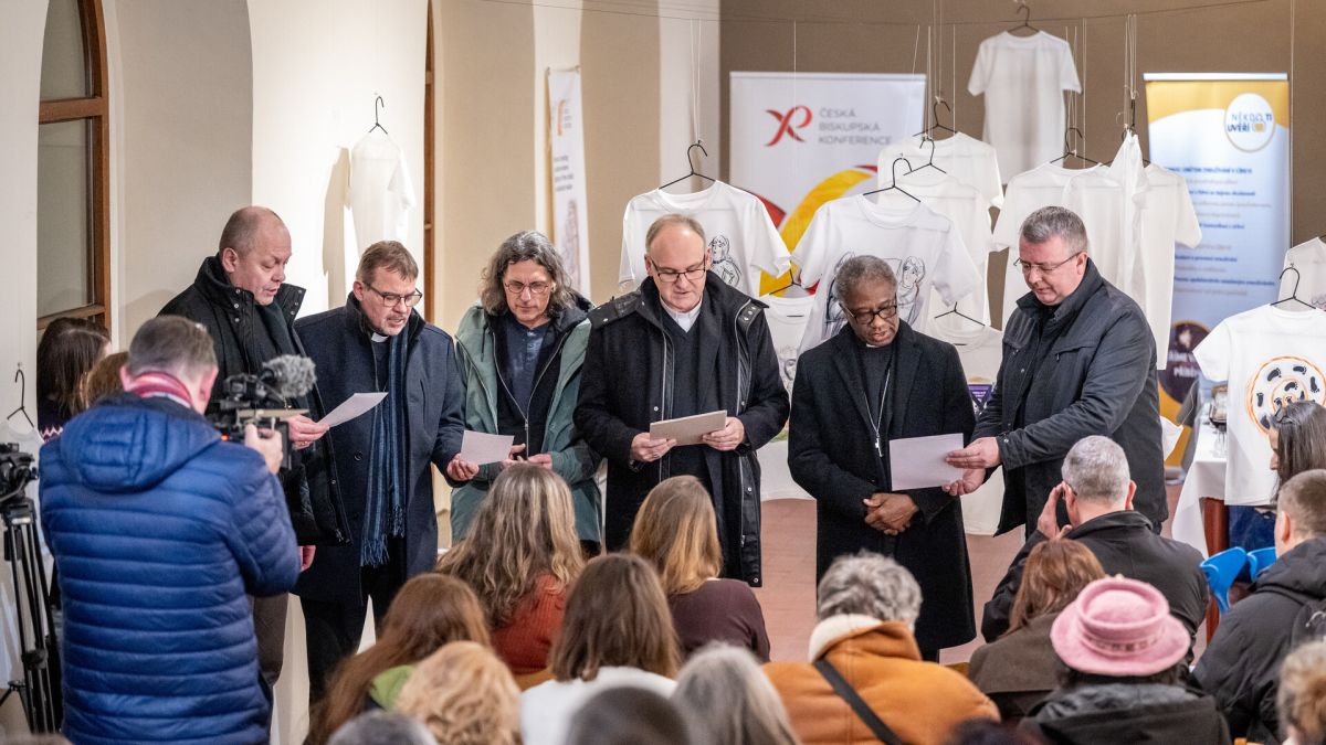 image:Image Vernisáž výstavy Rozpoznat. Reagovat. Bezpečí dětí v církvi