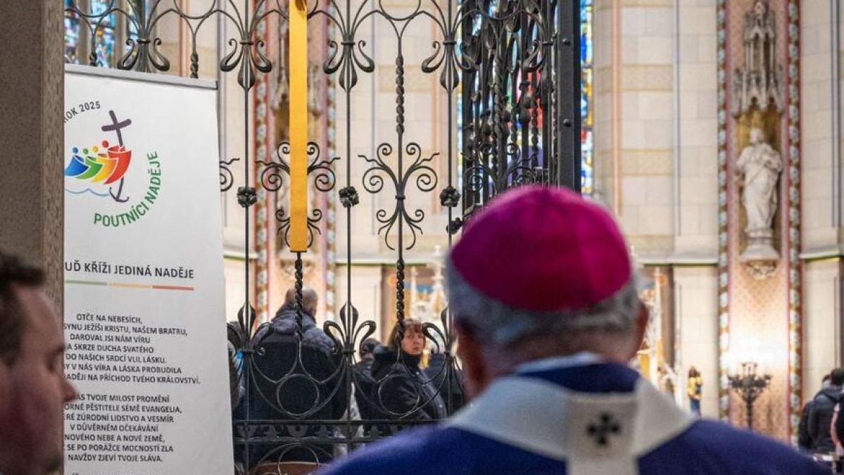 image:Image Arcibiskup Nuzík zve k modlitbě za zneužívané, diecéze vedle toho nabízí i konkrétní pomoc